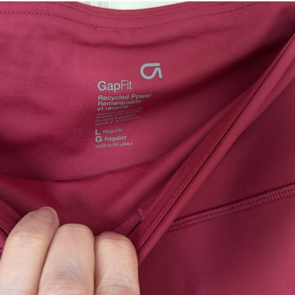 Gap Fit berry pink 6” inseam active shorts with side pockets. Size L - Picture 4 of 4